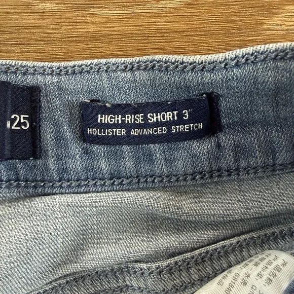 Hollister Women's High Rise Denim Shorts Light Wash Cuffed W25 Size 1 Casual - Picture 3 of 9